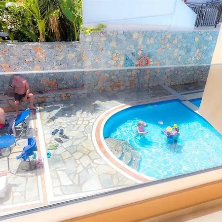 Aparthotel Lola's