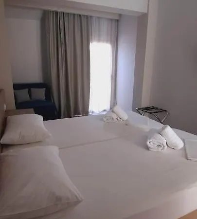 Aparthotel Lola's