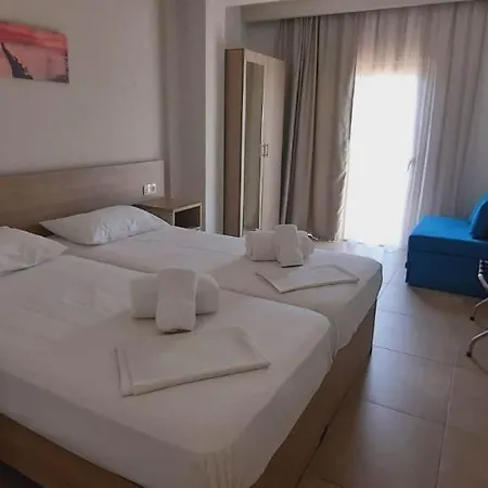 Aparthotel Lola's 2*