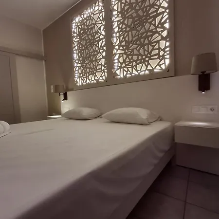 Lola's Aparthotel 2*