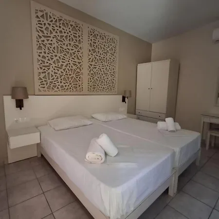 Lola's Aparthotel 2*