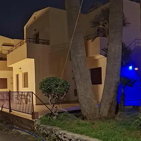 Lola's Aparthotel