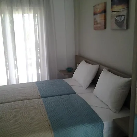 Lola's Aparthotel 2*