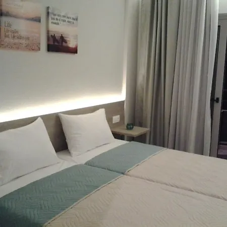 Lola's Aparthotel 2*