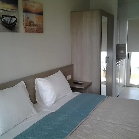 Aparthotel Lola's Platanias (Crete)