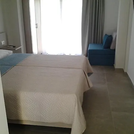 Lola's Aparthotel
