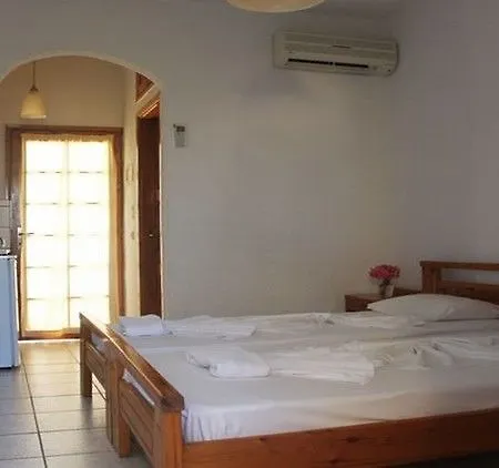 Aparthotel Lola's 2*