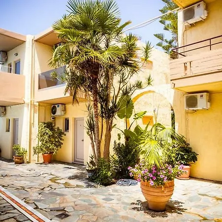 Lola's Platanias (Crete)