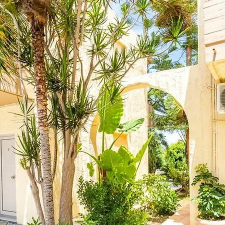 Lola's Aparthotel