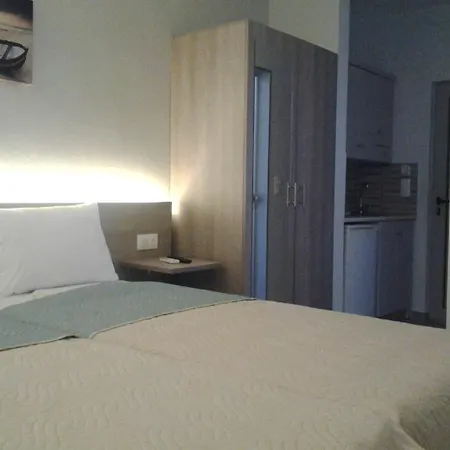 Aparthotel Lola's 2*